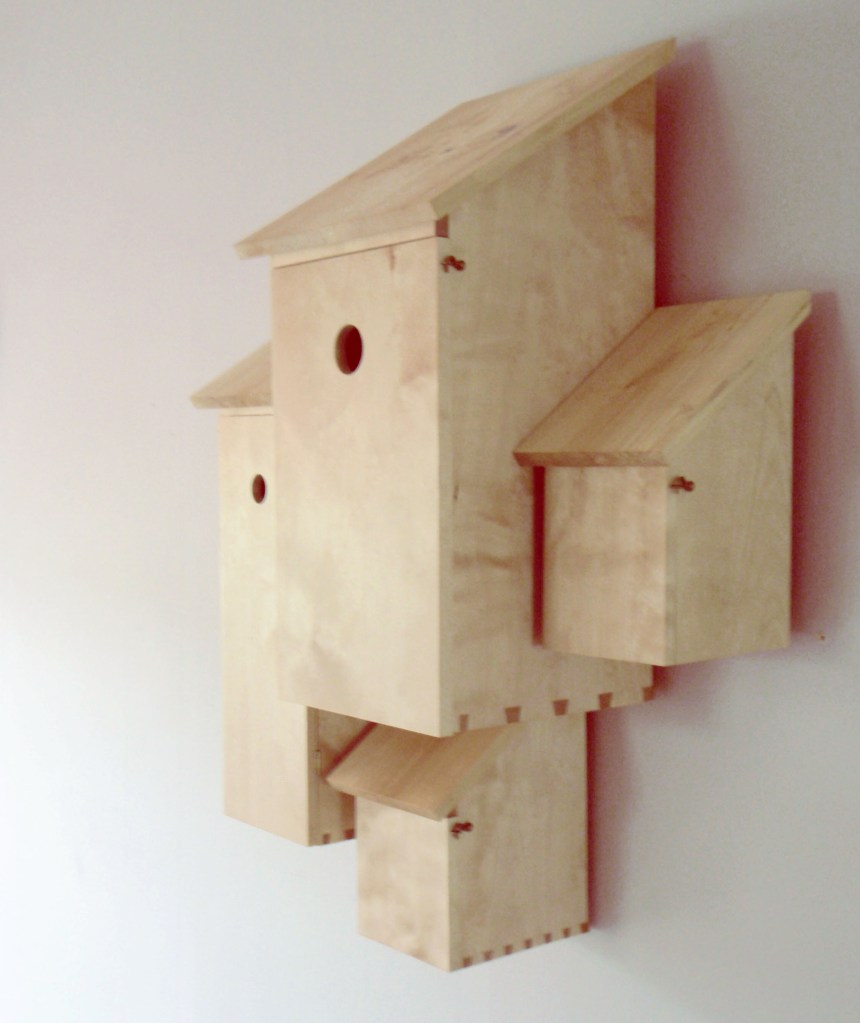 Kryddskåp, vägghängt skåp, skåp i björk, möbelkonst, möbelslöjd, fågelholkar