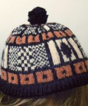 Handstickad mössa, mössa med kvadrater, mönsterstickning