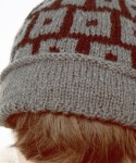 Handstickad mössa, mössa med kvadrater, mönsterstickning