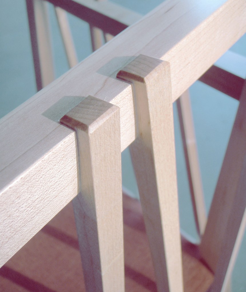 möbelkonst, möbelsnickeri, möbeldesign, barnstol design, rävstol, djurstol, designfåtölj, handgjord stol, lönnstol