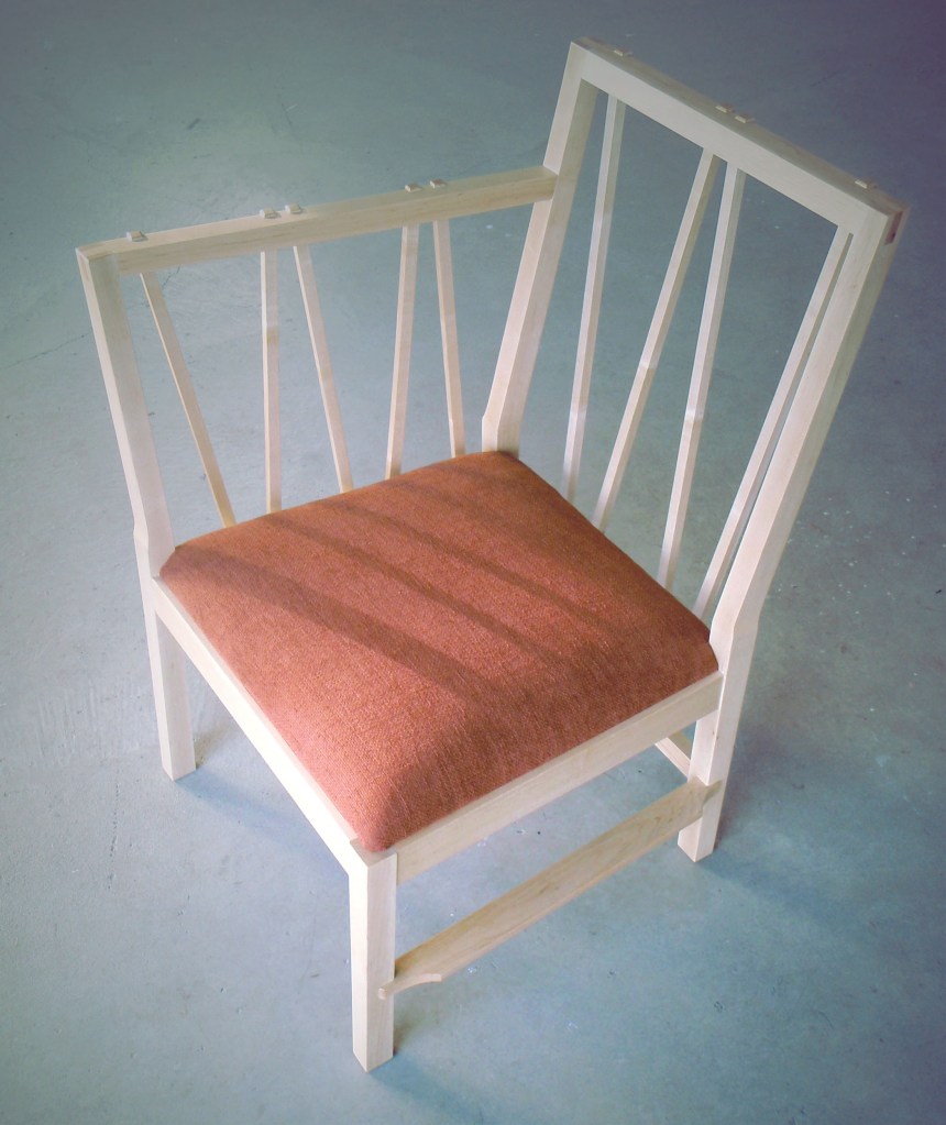 möbelkonst, möbelsnickeri, möbeldesign, barnstol design, rävstol, djurstol, designfåtölj, handgjord stol, lönnstol