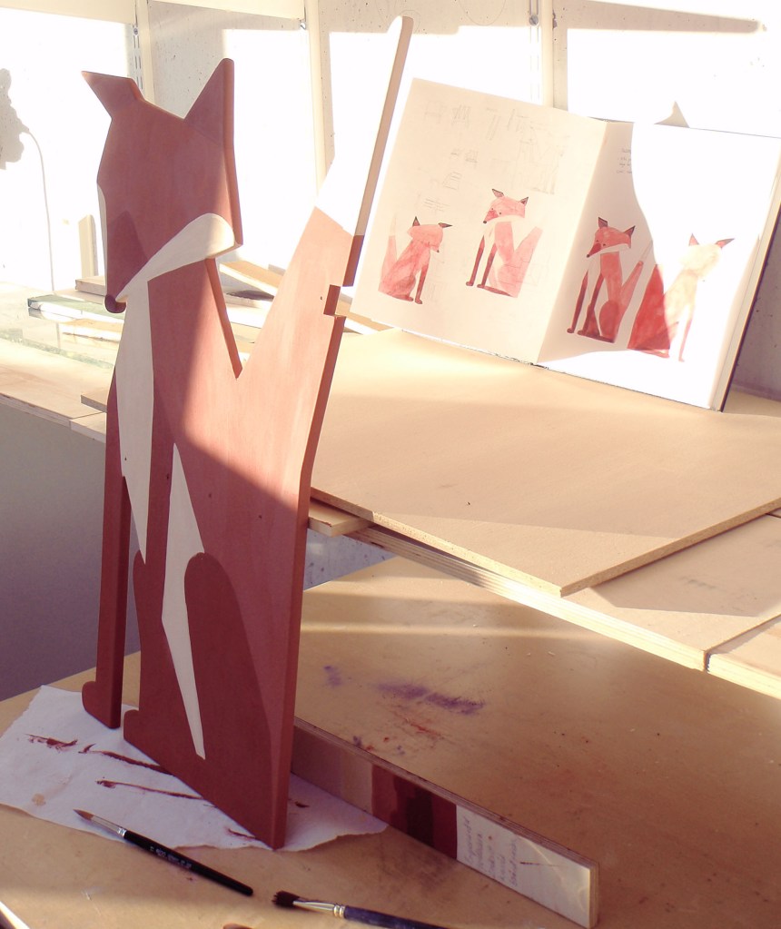 möbelkonst, möbelsnickeri, möbeldesign, barnstol design, rävstol, djurstol, designfåtölj, handgjord stol, lönnstol