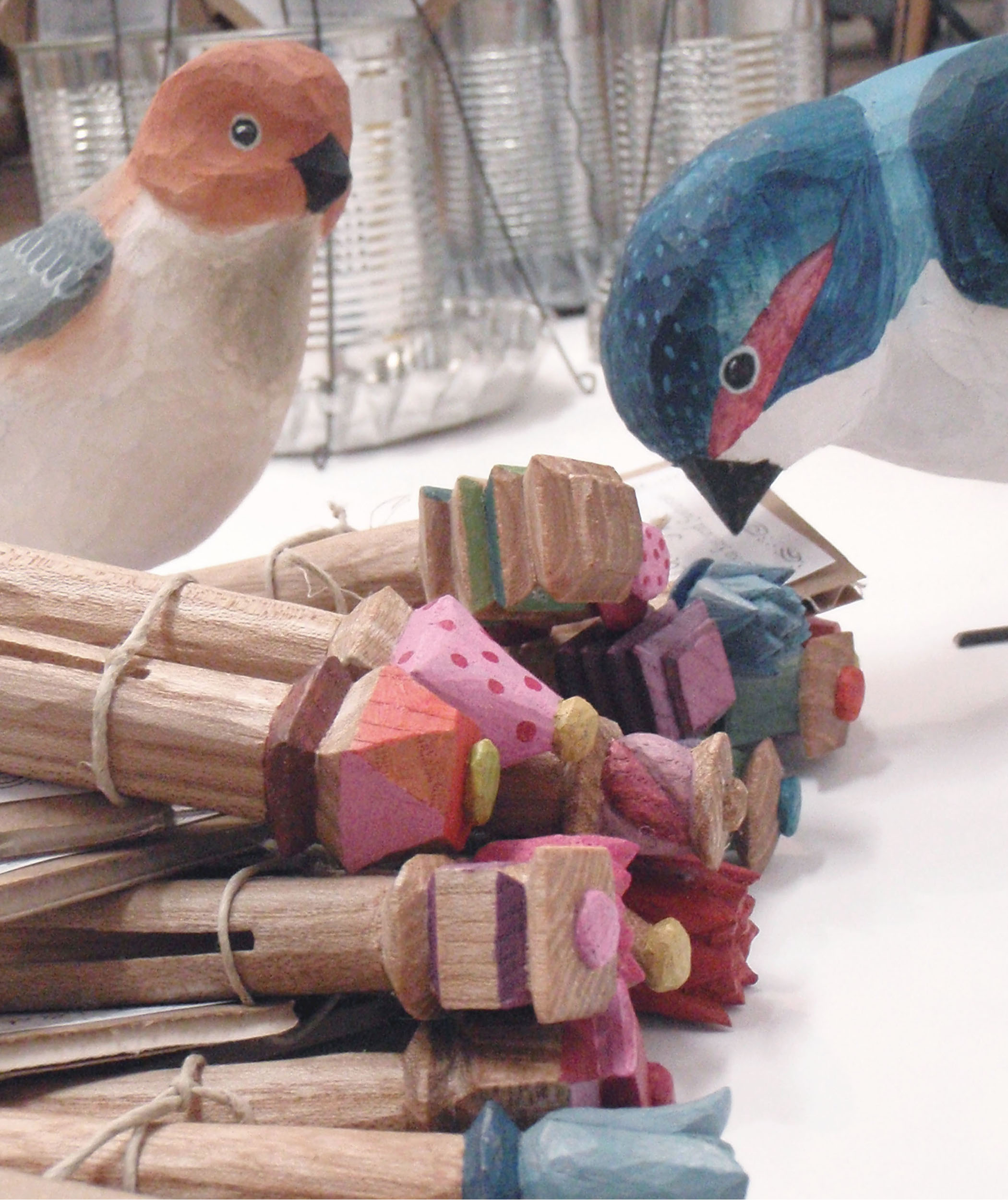 täljd fågel, snidad fågel, snidade fåglar, träfågel, slöjdfågel