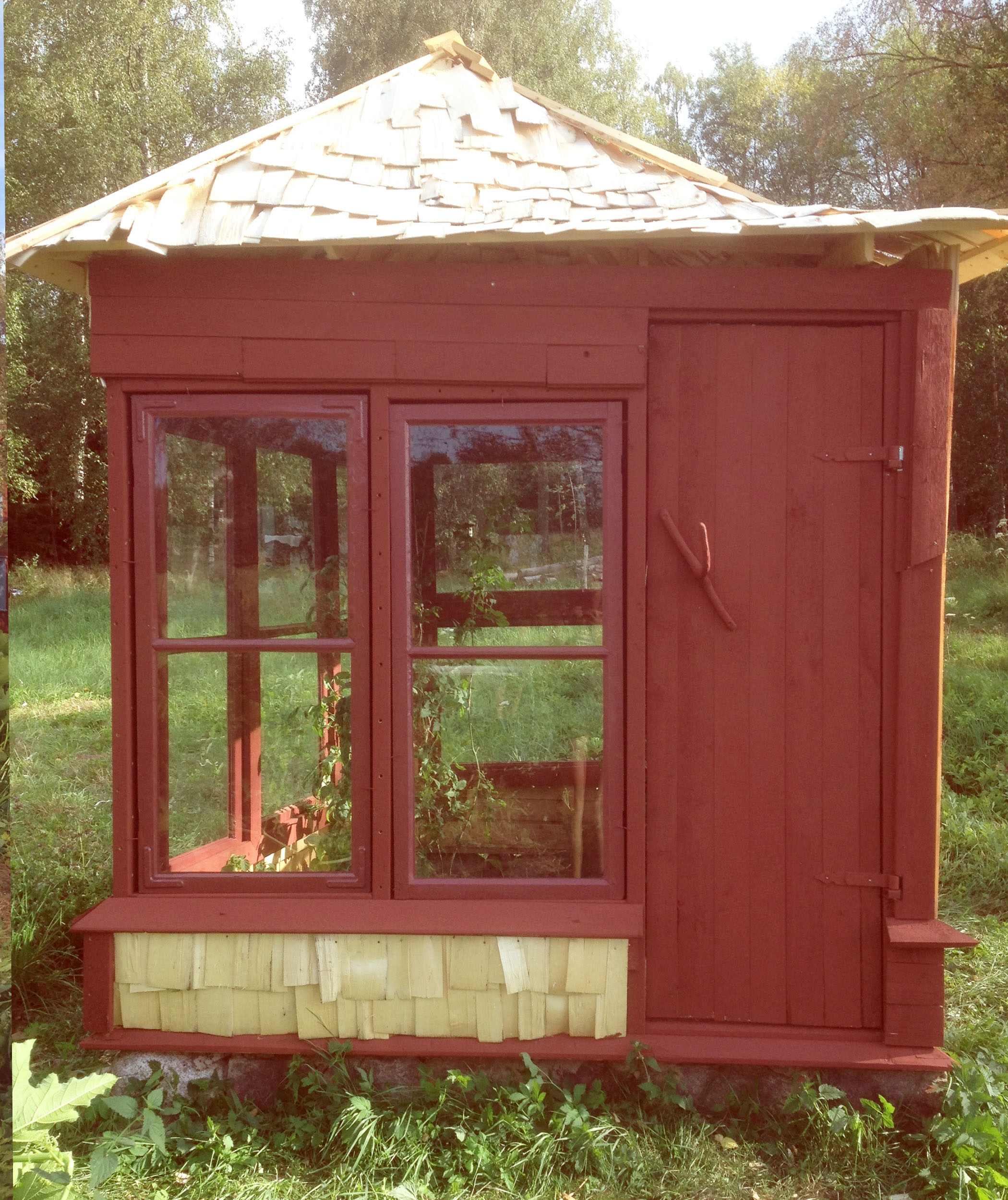 växthus, platsbyggt växthus, specialbyggt växthus, recycled greenhouse, DIY, hemmabyggt växthus, växthusarkitektur, shingle style, shingle house