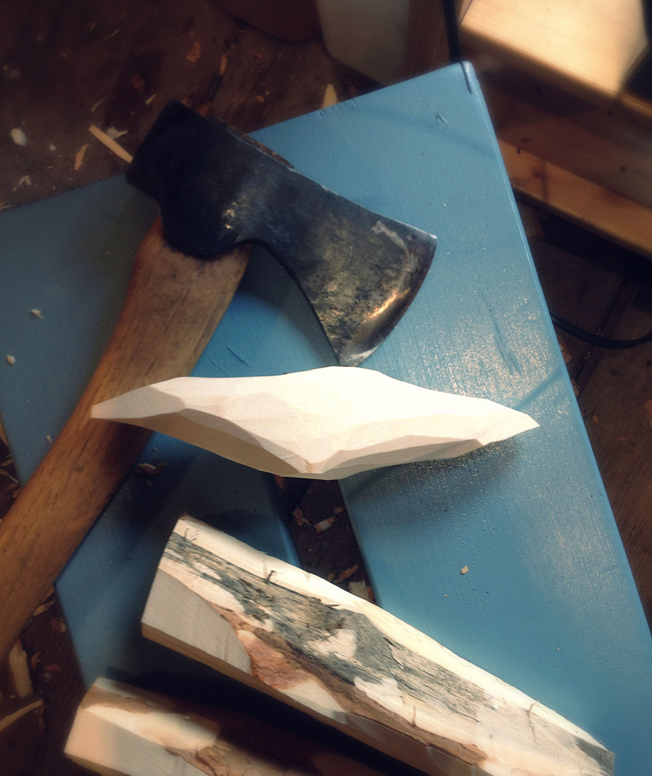 trädjur, träleksak, täljt djur, trägrävling, grävling i trä, handgjord grävling