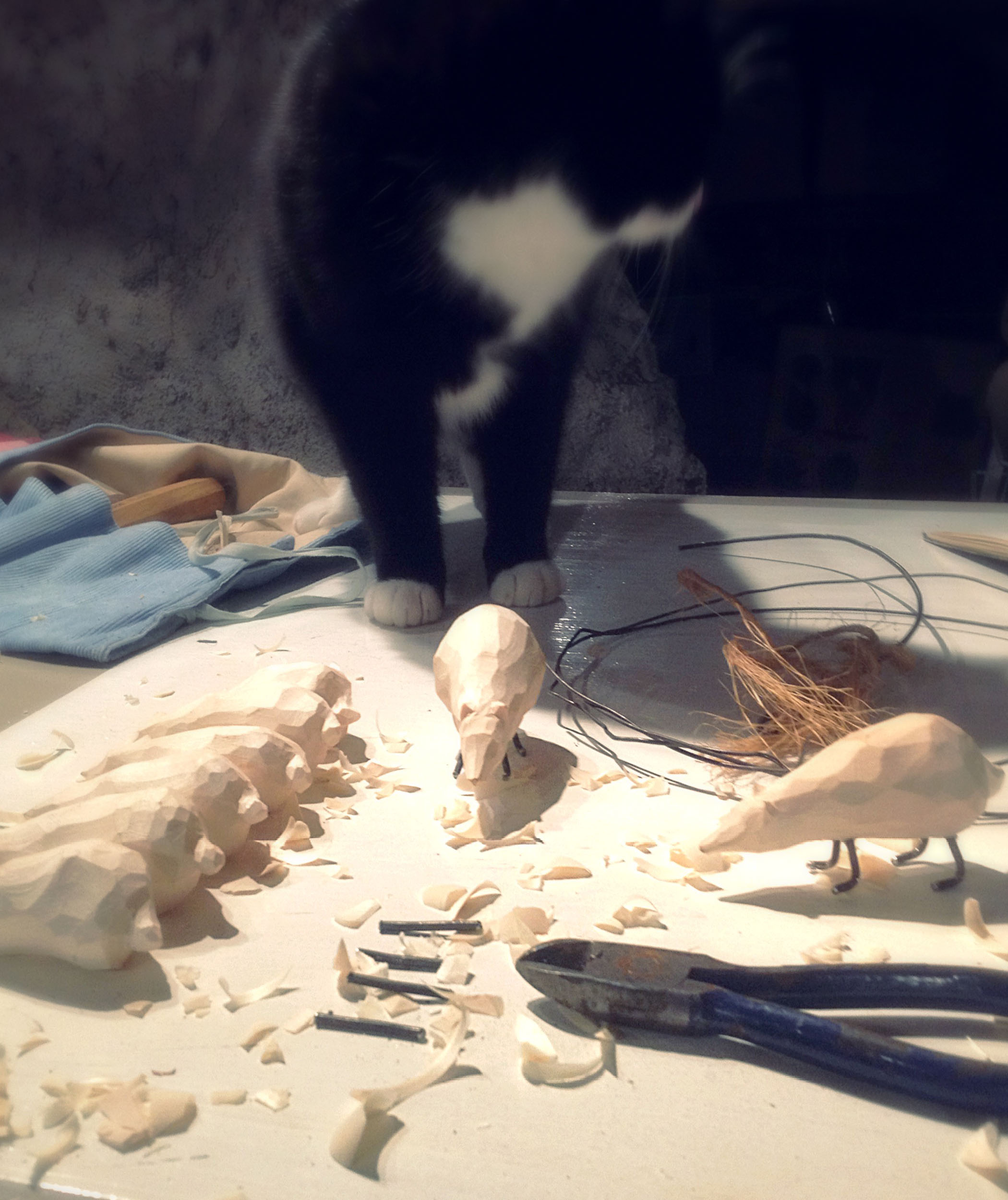 trädjur, träleksak, täljt djur, trägrävling, grävling i trä, handgjord grävling