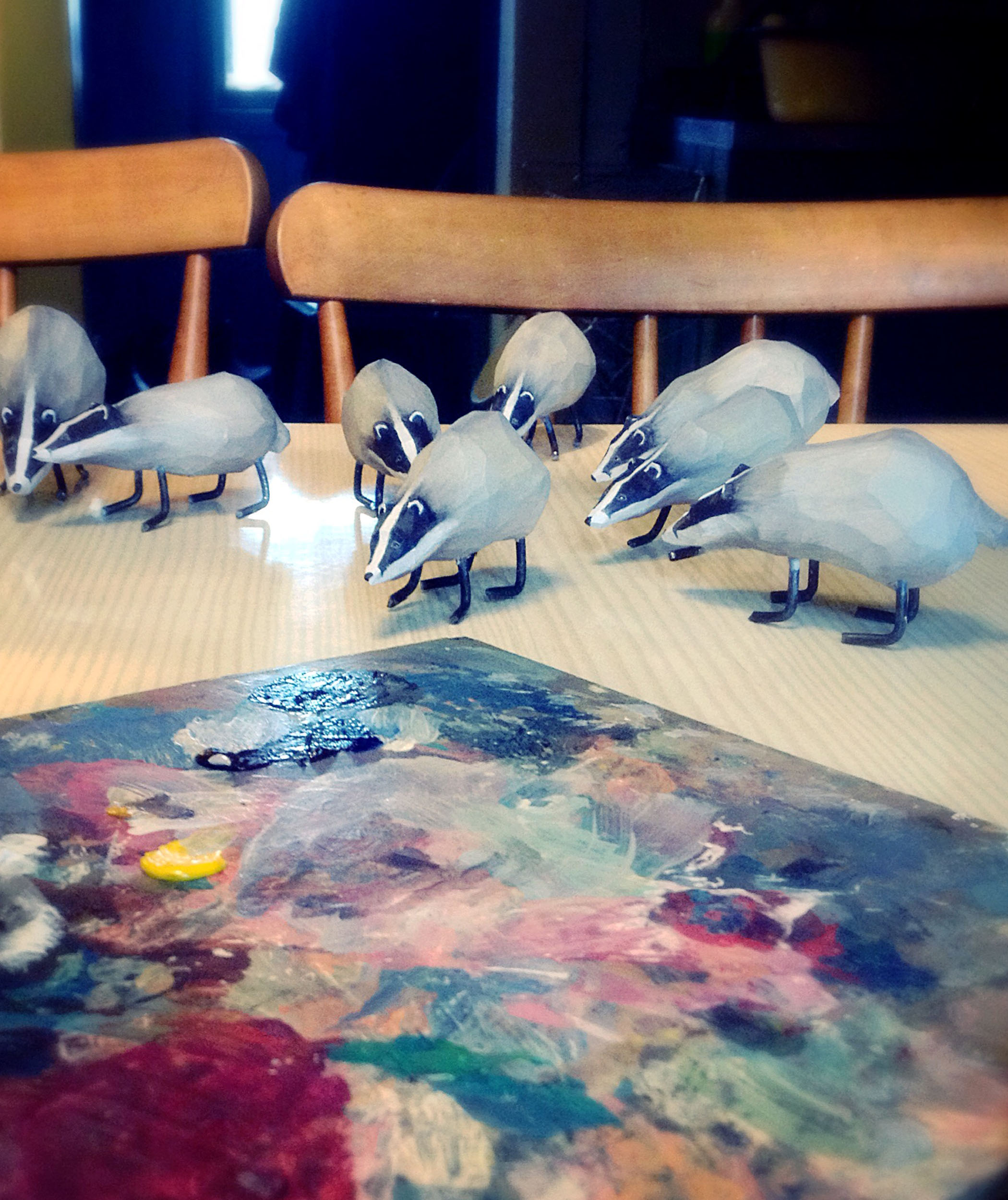 trädjur, träleksak, täljt djur, trägrävling, grävling i trä, handgjord grävling