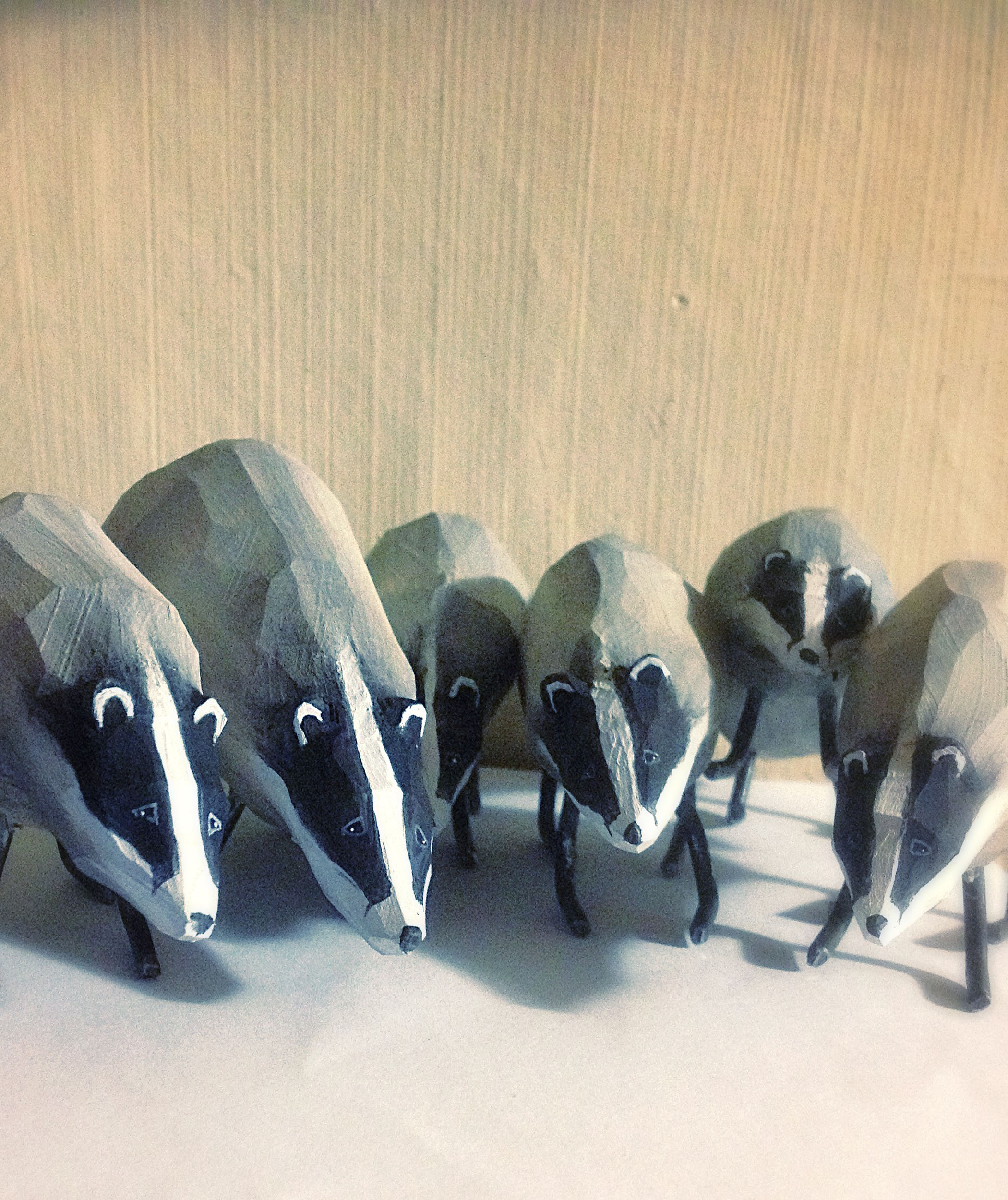 trädjur, träleksak, täljt djur, trägrävling, grävling i trä, handgjord grävling